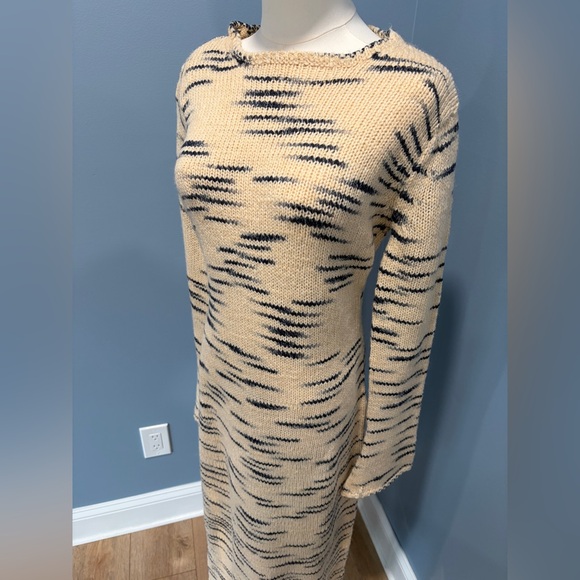 Boohoo Beige and Navy Patterned Long Sleeve Dress Size 8 - Picture 2 of 8